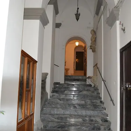 Monaciello ナポリ