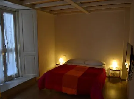 Monaciello ナポリ